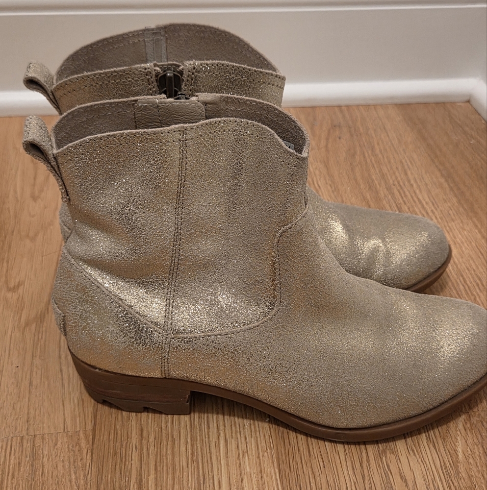 Sorel Lolla Li Gold Bootie, Size 8.5